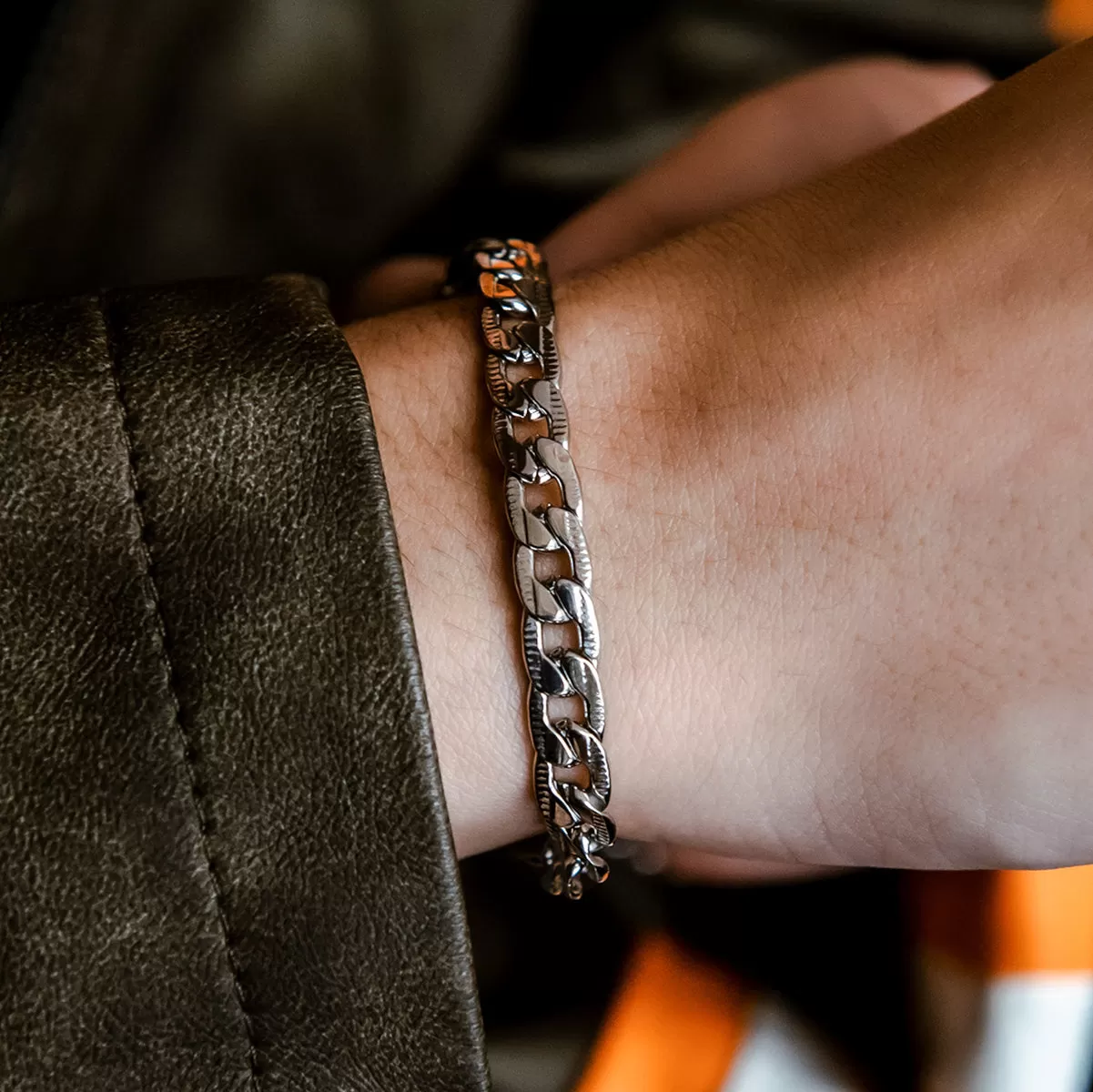 Curb Chain Bracelet in White Gold- 6mm