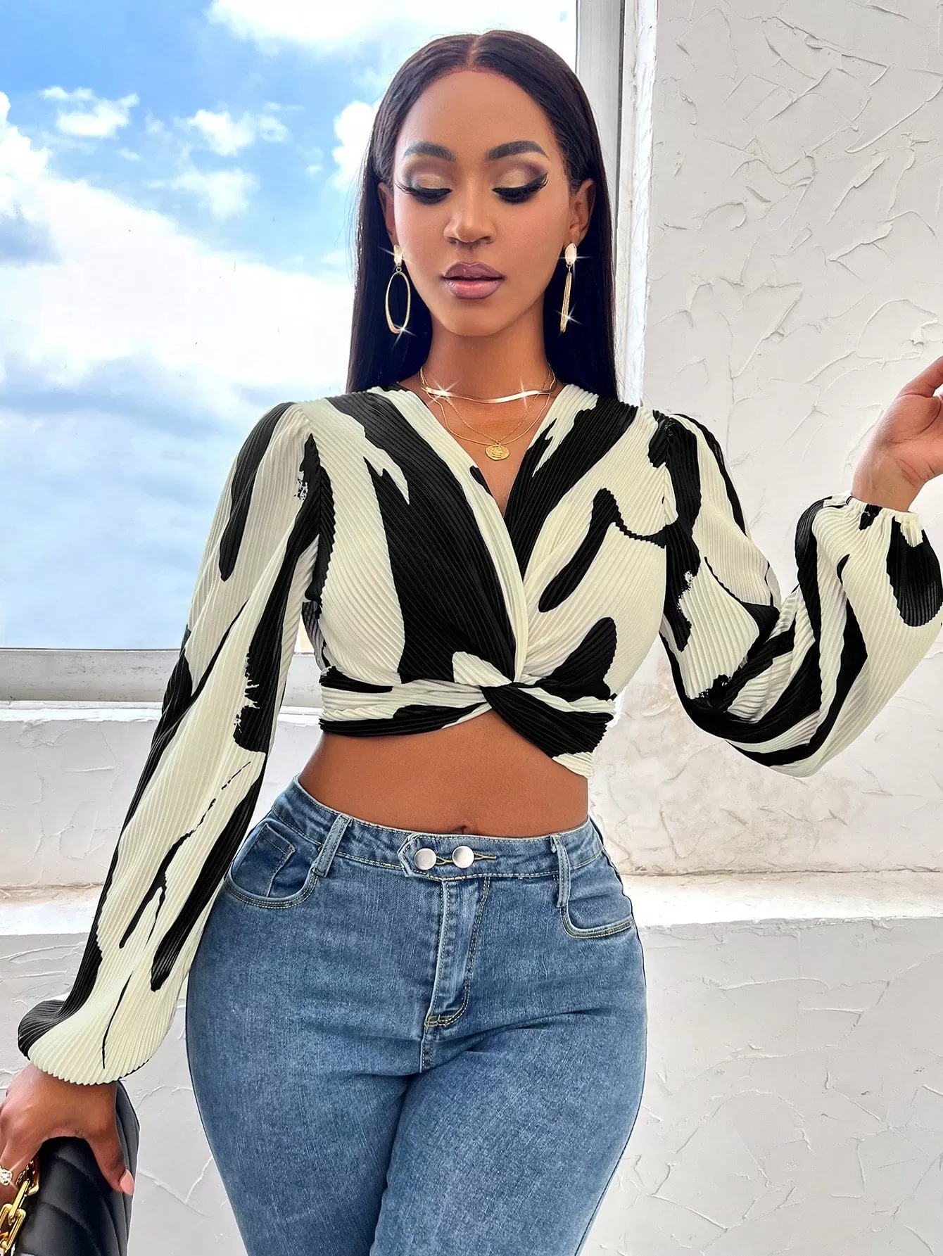 Graphic Print Twist Front Crop Blouse