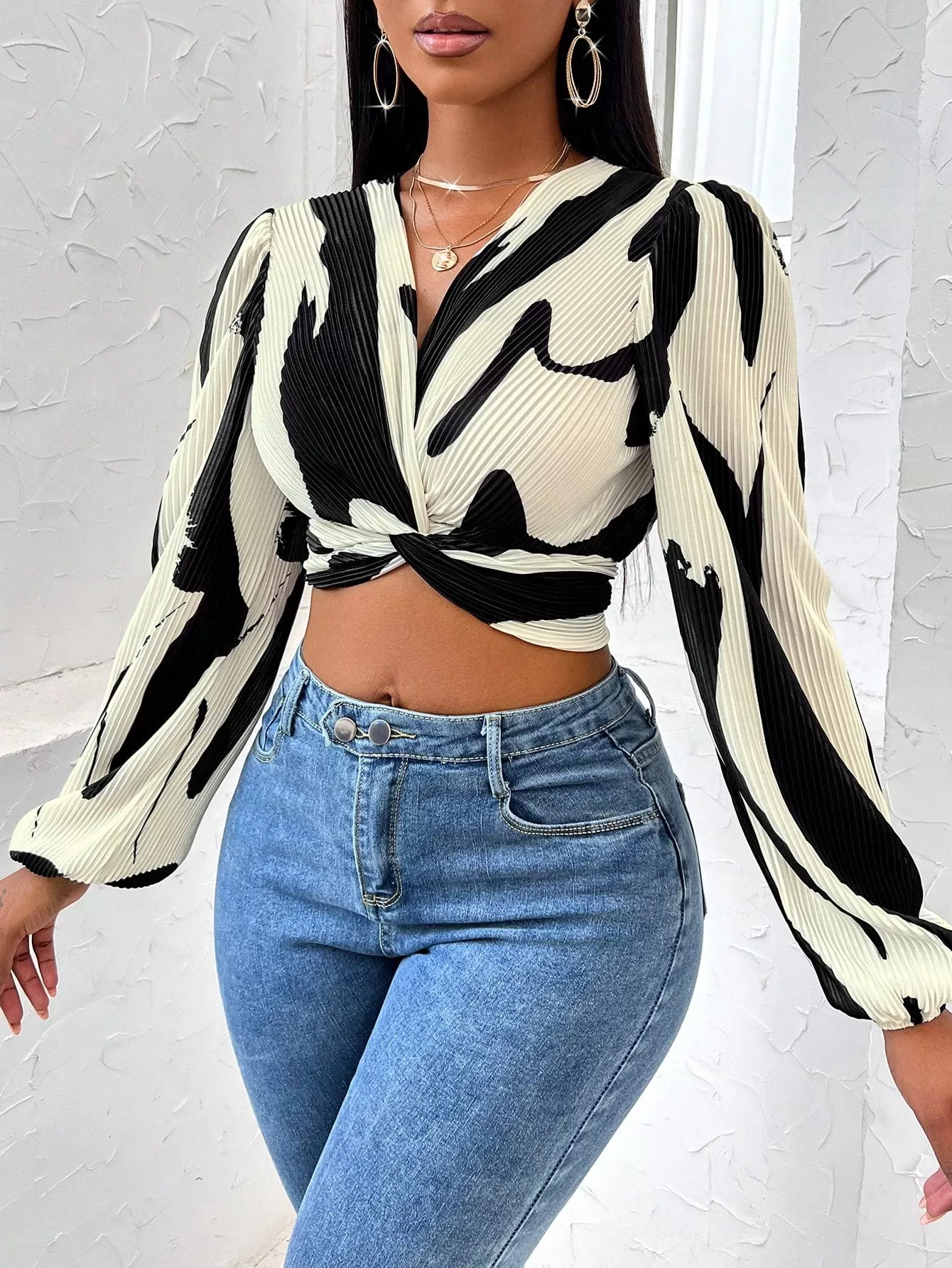 Graphic Print Twist Front Crop Blouse