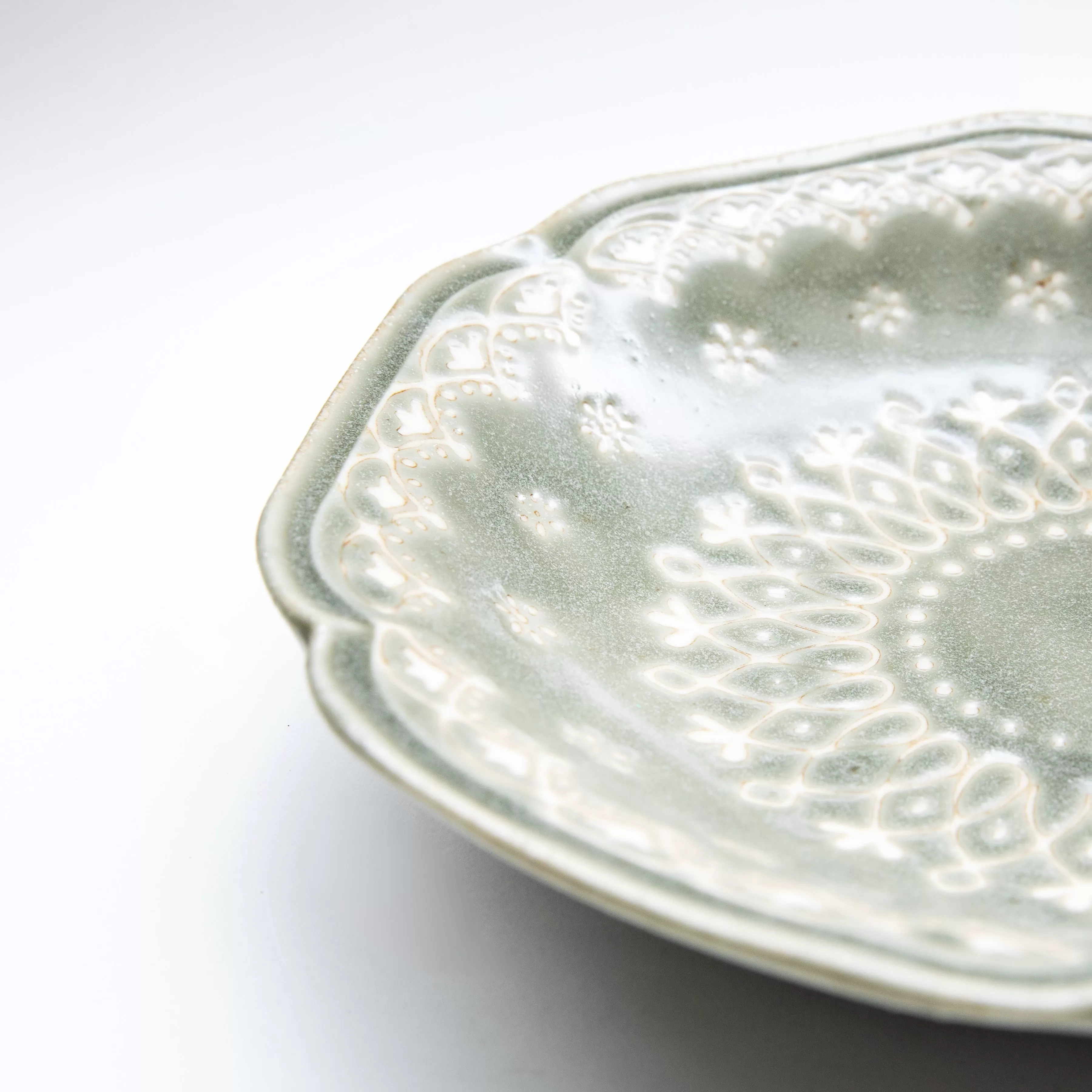 Japanes Lace Scalloped Edge Plate (21.5x21x4cm)