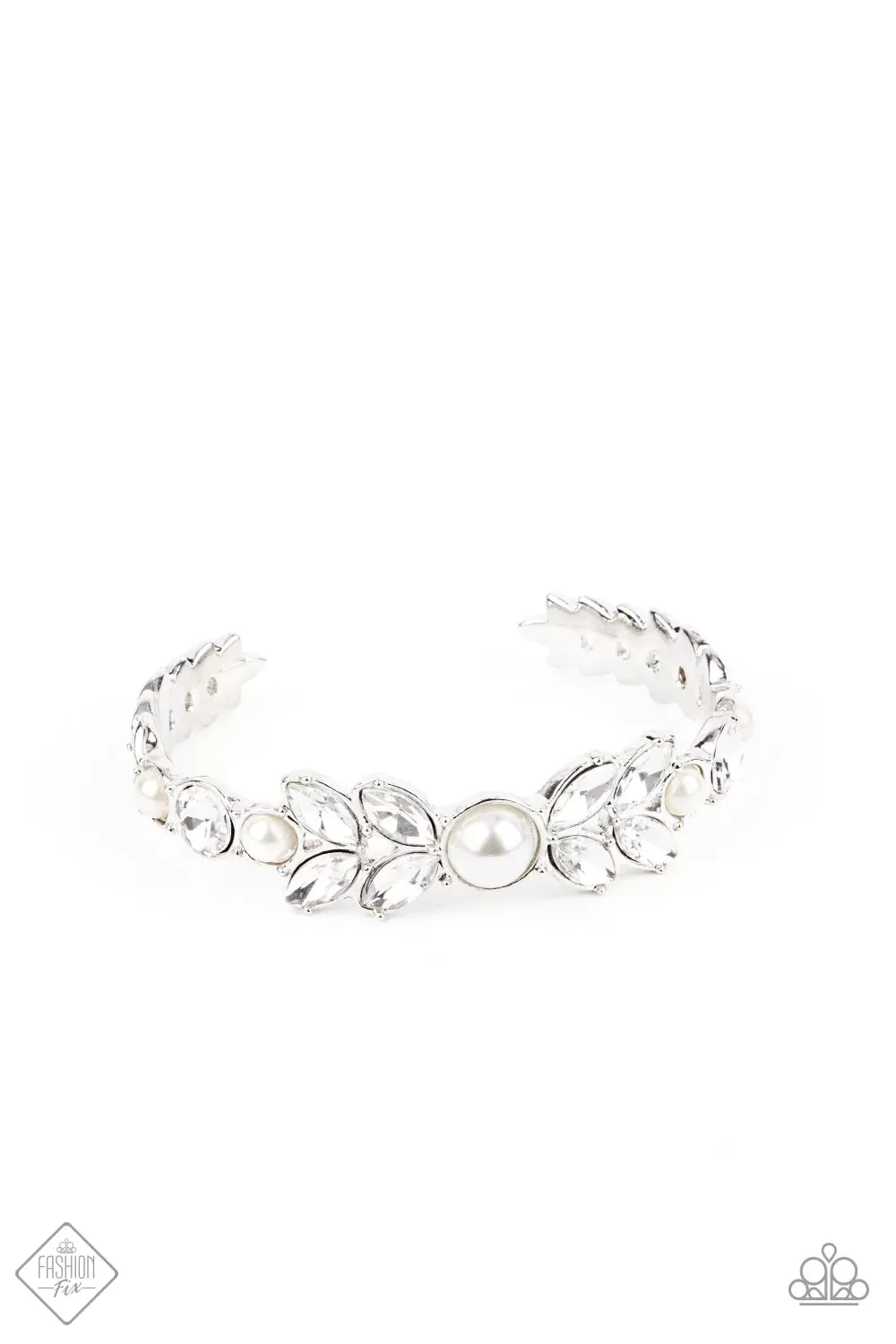 Regal Reminiscence White- Bracelet