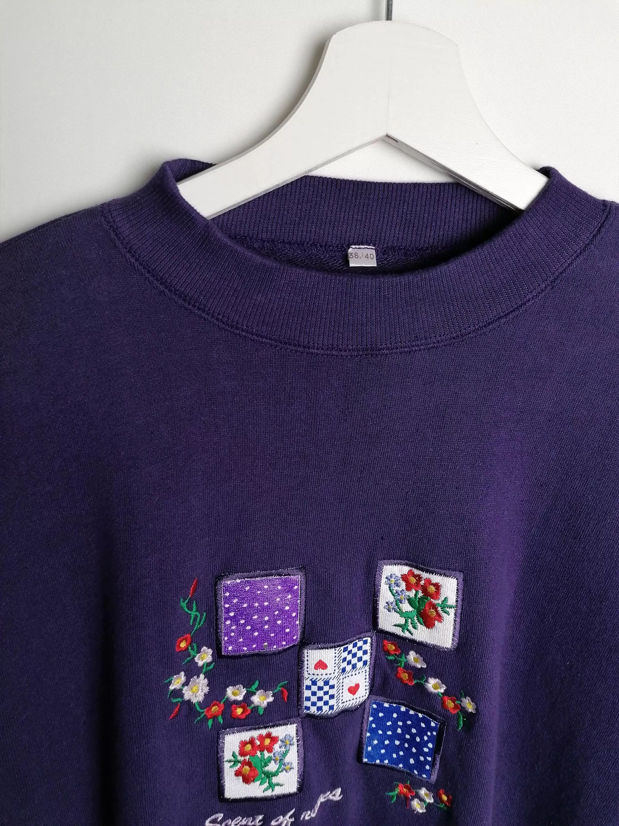 Retro Purple Sweatshirt Embroidery Flowers - size S