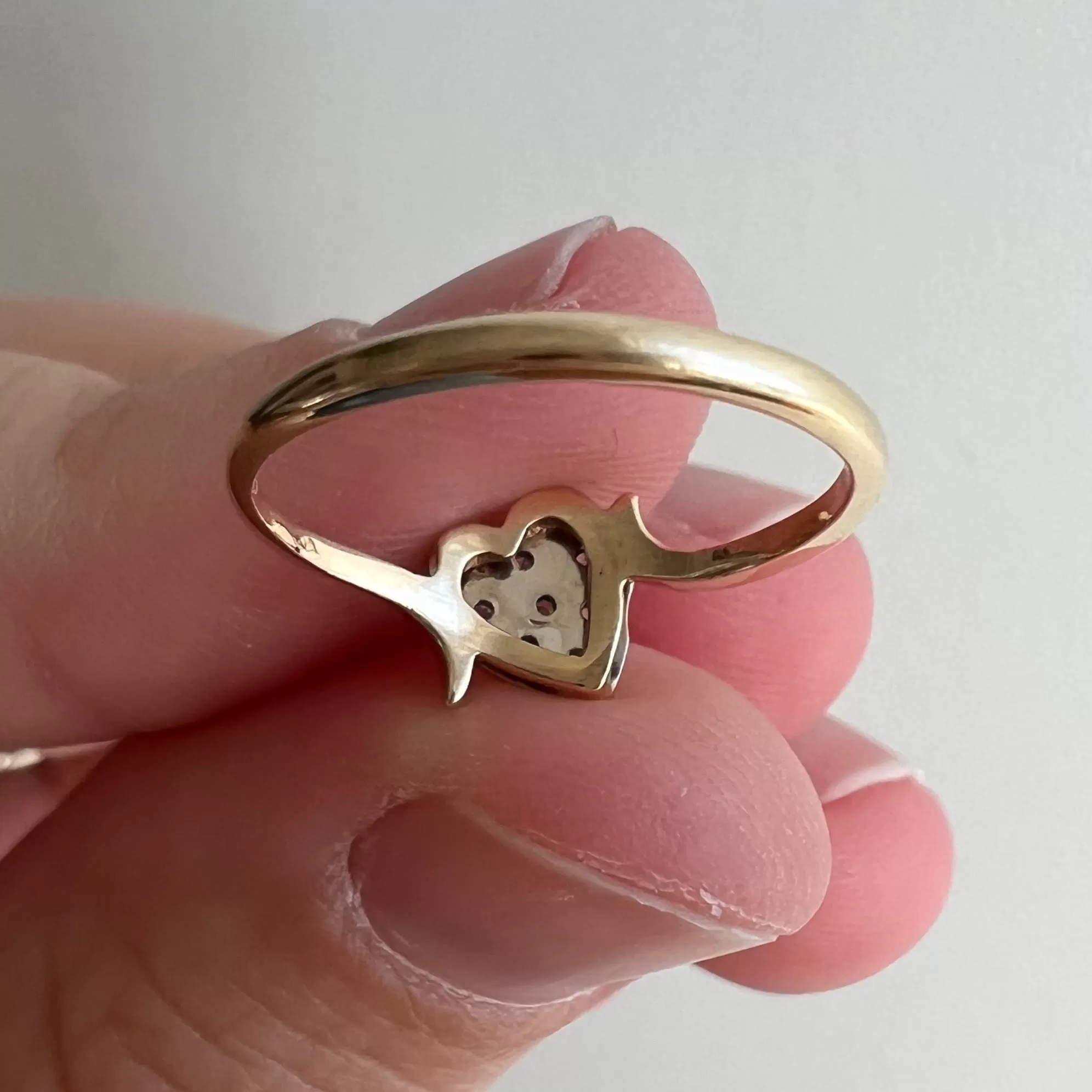 V I N T A G E // leaning love / 10k and diamond heart ring / size 3.75 