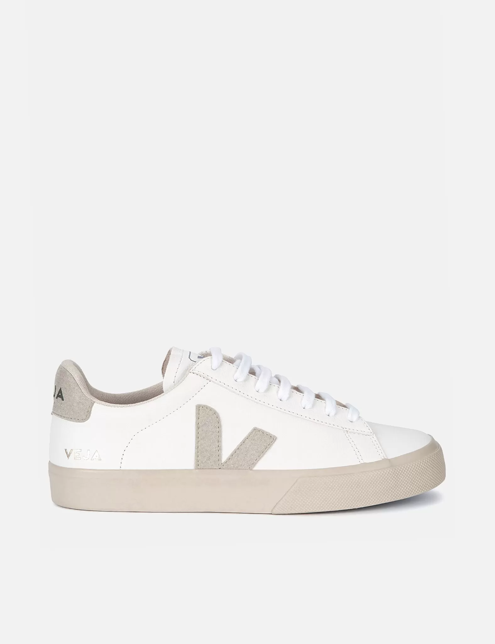 Veja Campo (Chrome Free) Trainers - Extra White/Natural Suede